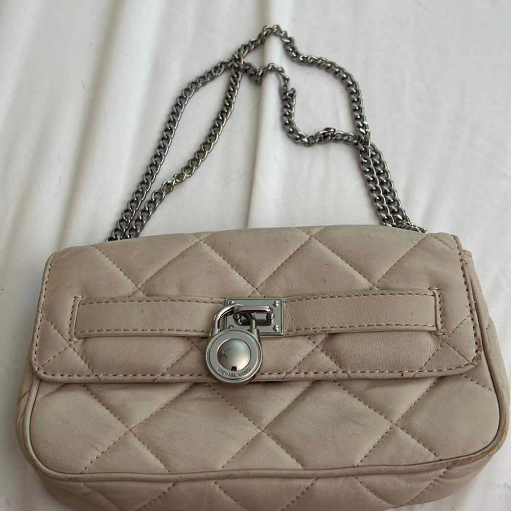 It’s a nice and clean used Michael Kors purse.